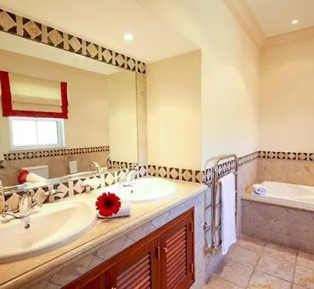 Sleeps 13 Pool Air Con Wifi Villa