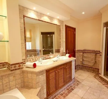 Sleeps 13 Pool Air Con Wifi Villa