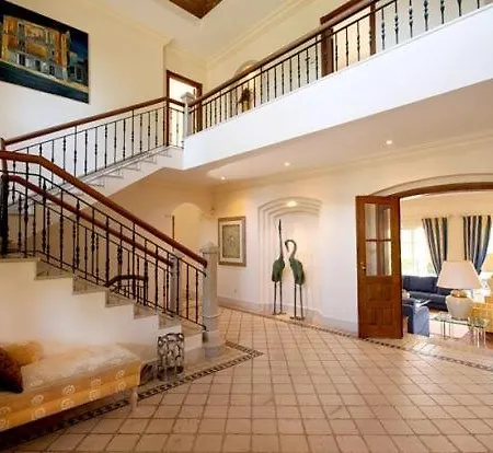 Villa Sleeps 13 Pool Air Con Wifi *