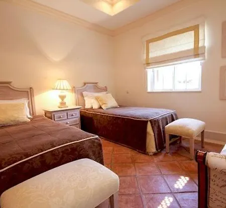 Sleeps 13 Pool Air Con Wifi